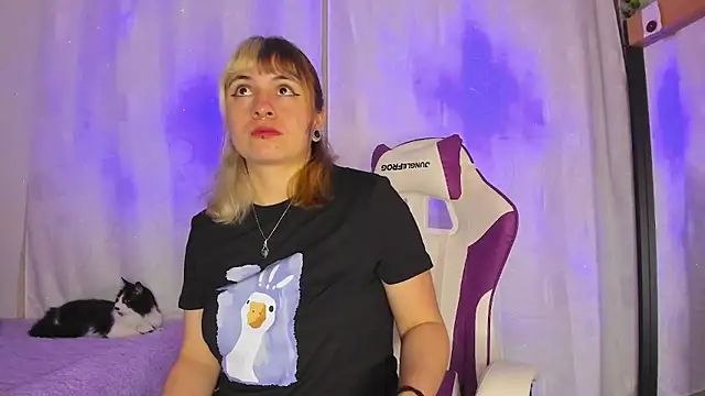 Snapshot of GilaKat chatting on January 21, 4:43 am GilaKat online show from January 21, 4:43 am