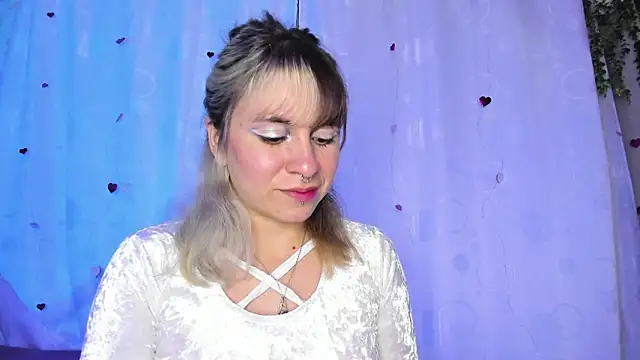 Snapshot of GilaKat chatting on March 2, 5:01 am GilaKat online show from March 2, 5:01 am