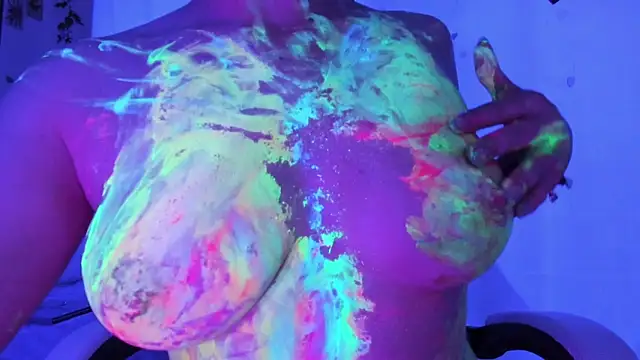 Snapshot of GilaKat chatting on March 2, 8:05 am GilaKat online show from March 2, 8:05 am