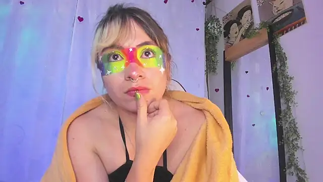 Snapshot of GilaKat chatting on March 18, 7:08 am GilaKat online show from March 18, 7:08 am