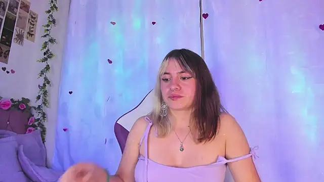 Snapshot of GilaKat chatting on March 20, 8:09 am GilaKat online show from March 20, 8:09 am