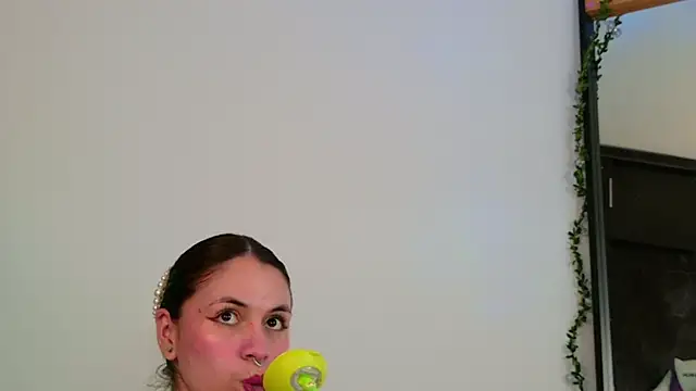 Snapshot of GilaKat chatting on October 11, 5:28 am GilaKat online show from October 11, 5:28 am