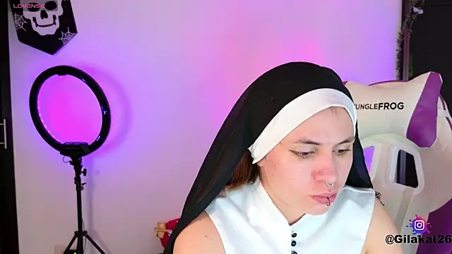 Snapshot of GilaKat chatting on October 28, 3:43 am GilaKat online show from October 28, 3:43 am