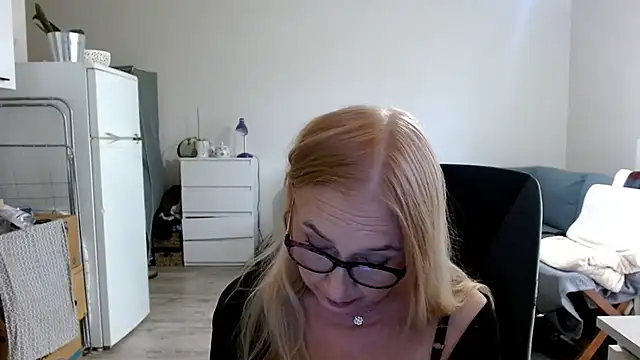 sofia xkiss online show from March 3, 11:00 am