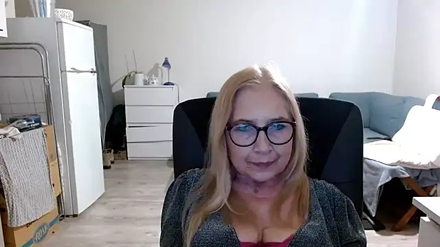 sofia xkiss online show from March 4, 5:45 pm