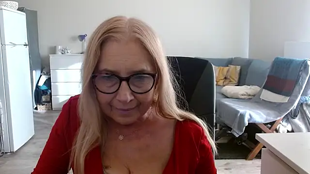 sofia xkiss online show from March 7, 2:45 pm