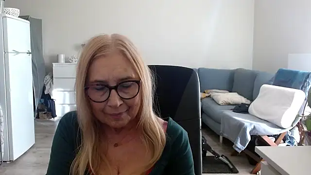 sofia xkiss online show from March 15, 2:45 pm