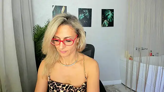 MuseOfStage online show from November 13, 12:15 pm