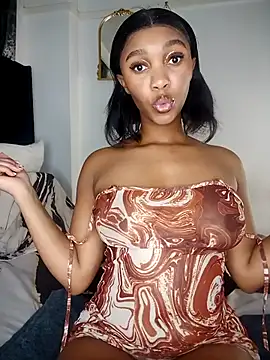 Snapshot of Shria107 chatting on November 28, 12:13 am Shria107 online show from November 28, 12:13 am