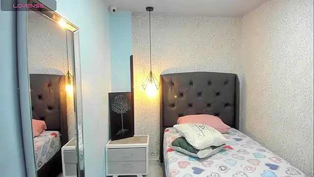 MAILYLOVE1 online show from February 19, 4:00 pm