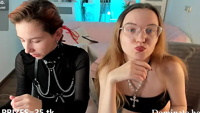 Snapshot of velvetvalkyries chatting on December 4, 5:33 pm velvetvalkyries online show from December 4, 5:33 pm