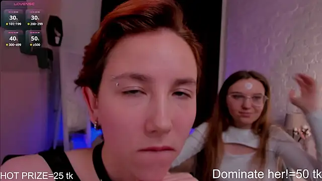 Snapshot of velvetvalkyries chatting on December 10, 7:43 pm velvetvalkyries online show from December 10, 7:43 pm