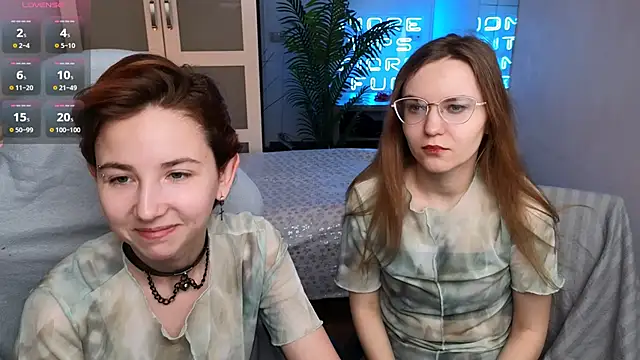 Snapshot of velvetvalkyries chatting on December 14, 1:27 pm velvetvalkyries online show from December 14, 1:27 pm