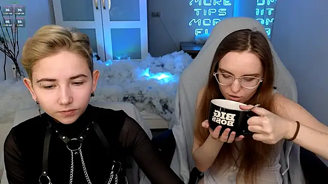 Snapshot of velvetvalkyries chatting on January 2, 1:51 pm velvetvalkyries online show from January 2, 1:51 pm