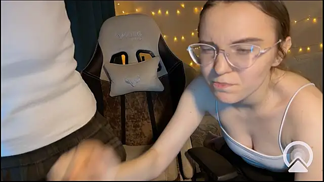 Snapshot of velvetvalkyries chatting on February 28, 6:20 pm velvetvalkyries online show from February 28, 6:20 pm