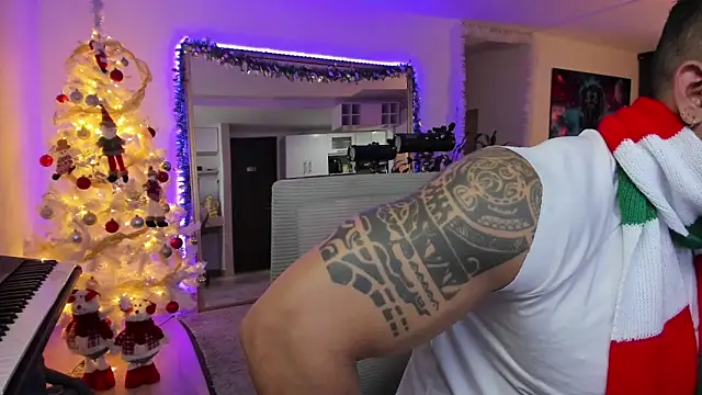 aaroncolombia online show from December 7, 9:17 am