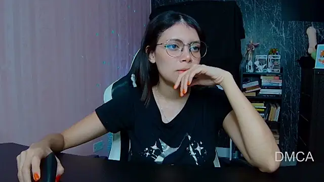 Snapshot of Drea_Foox chatting on November 10, 2:43 am Drea Foox online show from November 10, 2:43 am