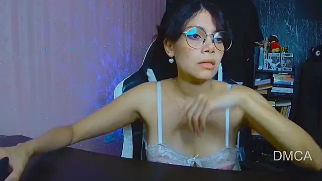 Snapshot of Drea_Foox chatting on November 27, 3:30 am Drea Foox online show from November 27, 3:30 am