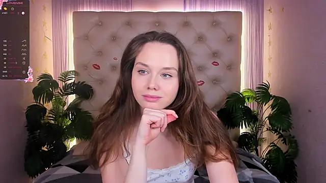 Julie Rhodes online show from March 6, 8:19 am