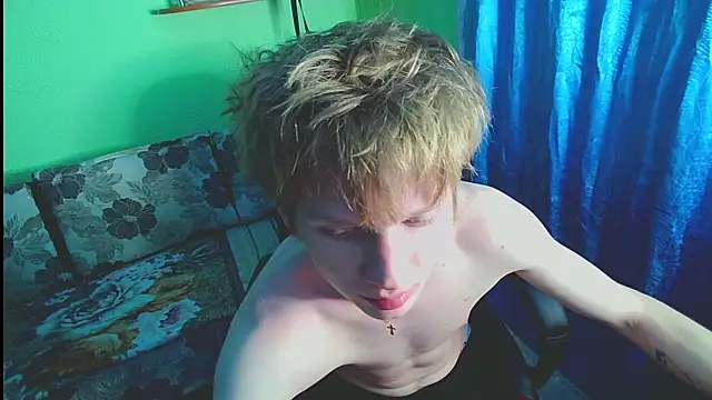 Snapshot of fameboyboo chatting on November 2, 1:24 pm fameboyboo online show from November 2, 1:24 pm