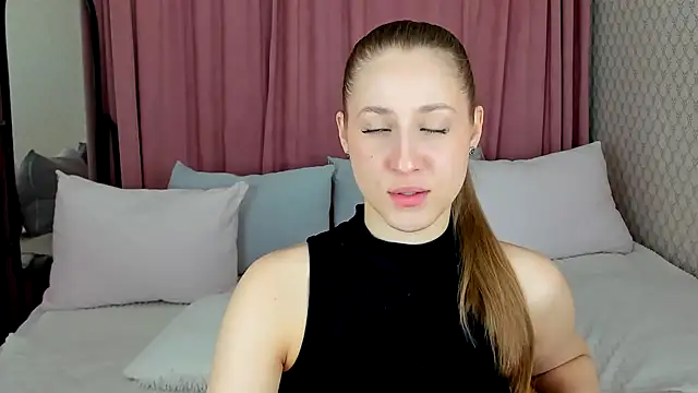 BritneyCruze online show from December 12, 9:19 am