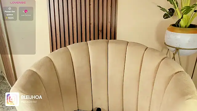 Snapshot of kenayfox chatting on January 17, 5:32 am kenayfox online show from January 17, 5:32 am