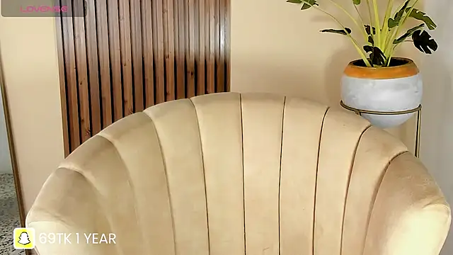 Snapshot of kenayfox chatting on March 21, 5:21 am kenayfox online show from March 21, 5:21 am