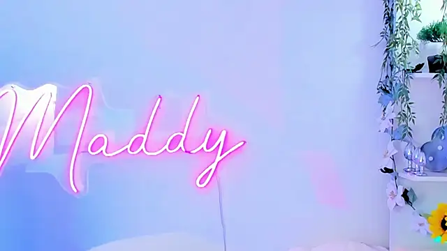 MaddyParisi online show from March 8, 2:12 am