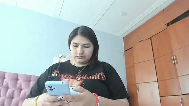  69HONRY online show from December 15, 1:32 pm