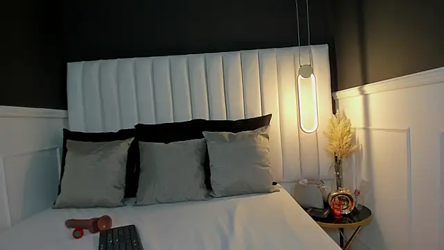 chloe zulay online show from January 30, 3:55 am