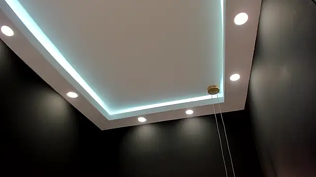 chloe zulay online show from February 20, 2:40 am