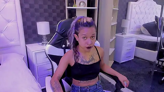 rave connor online show from February 19, 7:05 pm