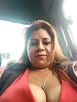 Laura-Hernandez online show from March 15, 7:05 pm