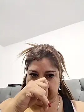 Laura-Hernandez online show from March 19, 3:29 pm