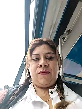 Laura-Hernandez online show from March 20, 3:36 pm