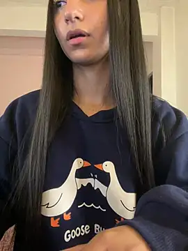 Snapshot of aly_golden_ chatting on December 21, 10:50 am aly golden online show from December 21, 10:50 am