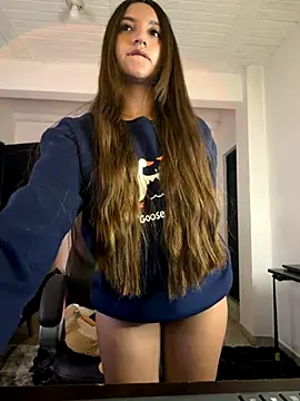 Snapshot of aly_golden_ chatting on November 19, 6:24 am aly golden online show from November 19, 6:24 am