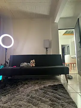 Snapshot of aly_golden_ chatting on November 27, 11:23 am aly golden online show from November 27, 11:23 am