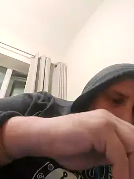 Snapshot of HE-M123 chatting on December 1, 10:32 pm HE-M123 online show from December 1, 10:32 pm