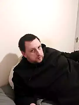 Snapshot of HE-M123 chatting on January 1, 10:24 pm HE-M123 online show from January 1, 10:24 pm