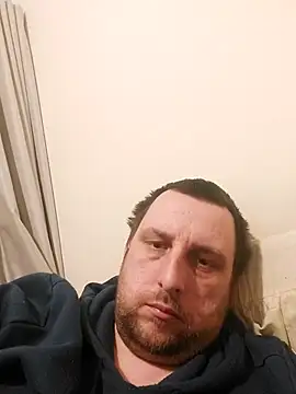 Snapshot of HE-M123 chatting on March 9, 8:42 pm HE-M123 online show from March 9, 8:42 pm