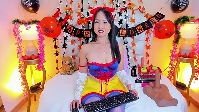 AliceLamore online show from October 31, 12:17 pm