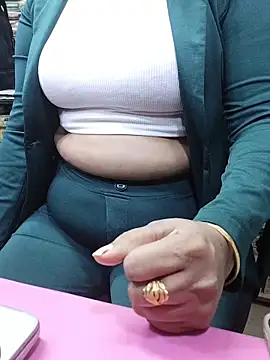 Snapshot of QueenHaryana chatting on November 19, 7:52 am QueenHaryana online show from November 19, 7:52 am