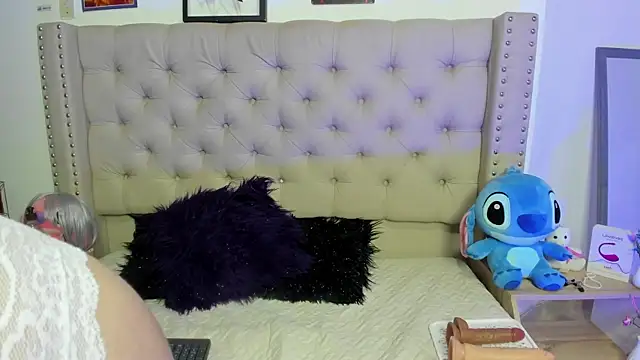 AngeleRoux online show from February 8, 4:57 am