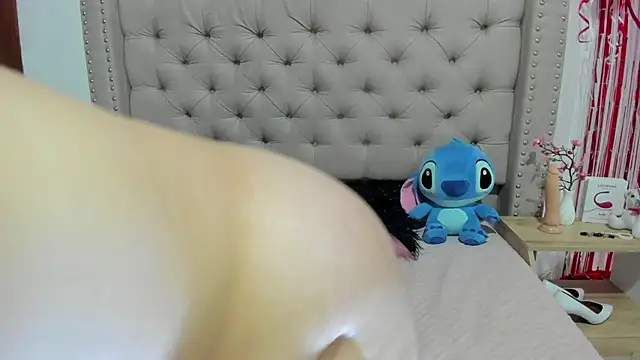 AngeleRoux online show from February 23, 9:00 am