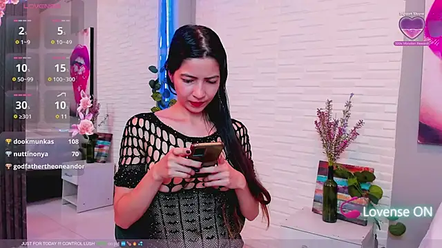 Snapshot of sweetieandjuicyy chatting on January 30, 9:04 pm sweetieandjuicyy online show from January 30, 9:04 pm