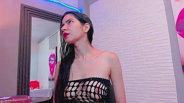 Snapshot of sweetieandjuicyy chatting on February 20, 2:24 pm sweetieandjuicyy online show from February 20, 2:24 pm