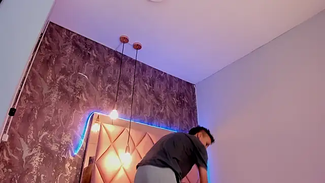 megan 100 online show from March 1, 7:04 pm