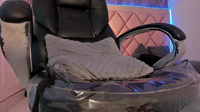 megan 100 online show from March 9, 1:04 am