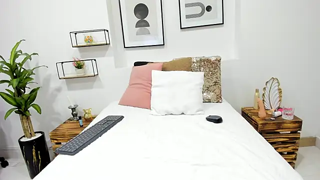 afrodita martinez online show from January 28, 7:43 am